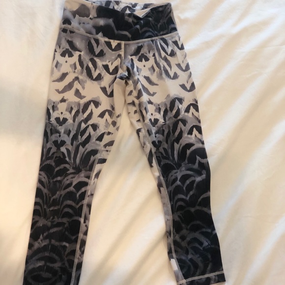 Lululemon 🖤 leggings cropped - Picture 1 of 2